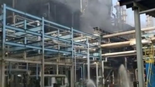 广东珠海一化工厂发生爆炸 现场浓烟滚滚火光冲天